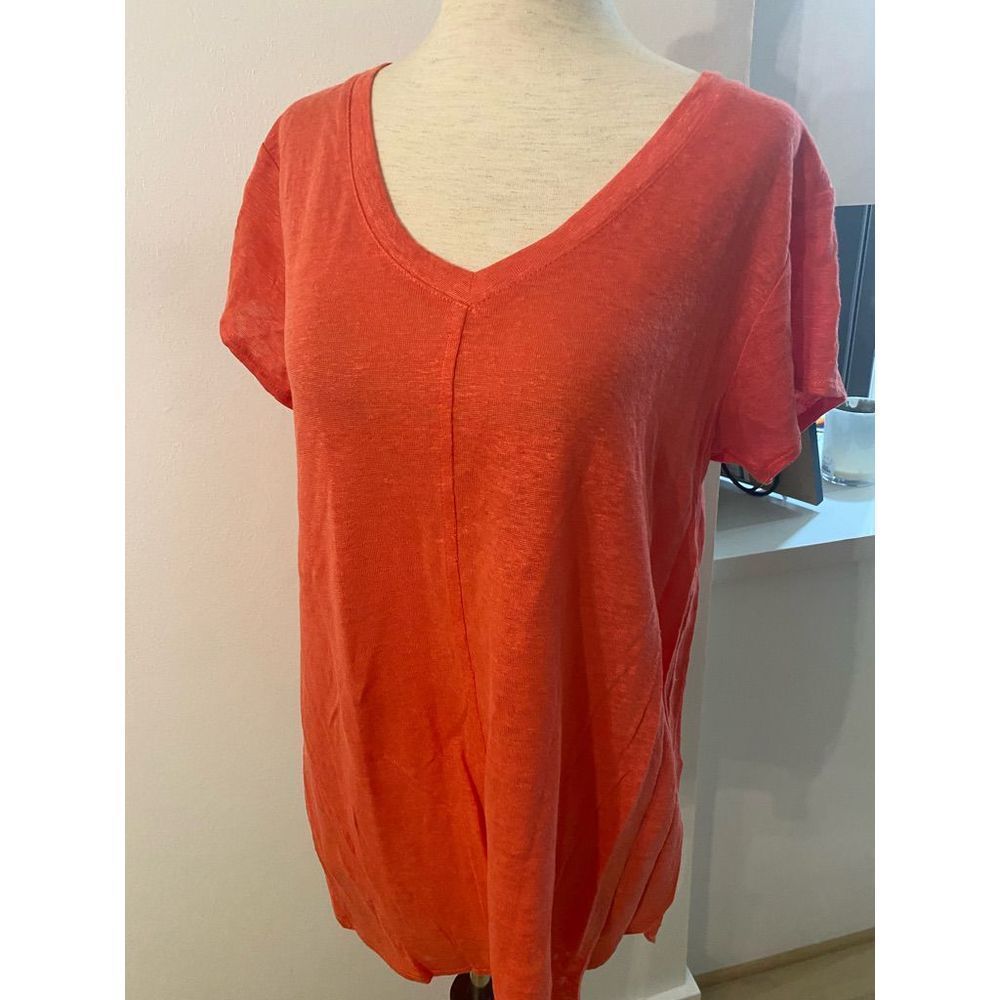 Tahari orange  tee